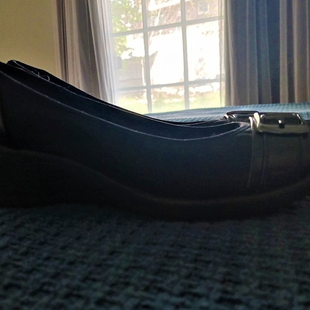 Liz Claiborne shoes - Picture 2 of 3